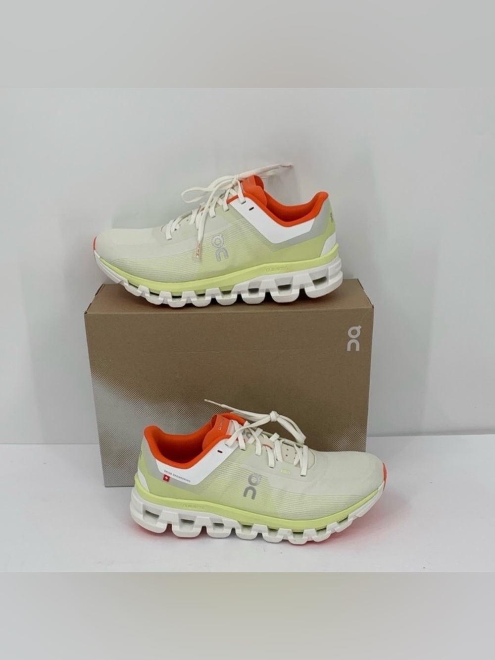 ON Cloud Cloudflow 4 running shoes sneakers yellow hay white women active new 10